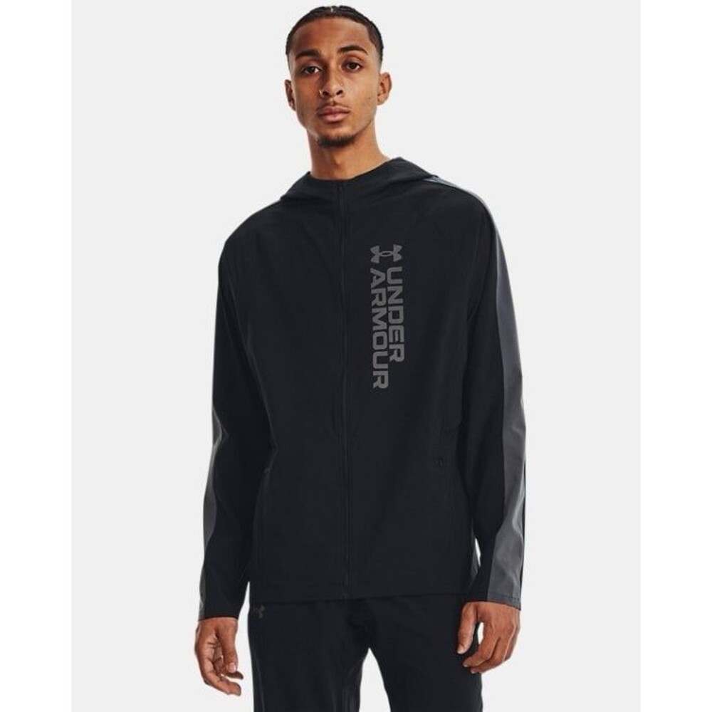 Under Armour Men's Black On The Run Storm Jacket Hooded Black, Medium - Fitted